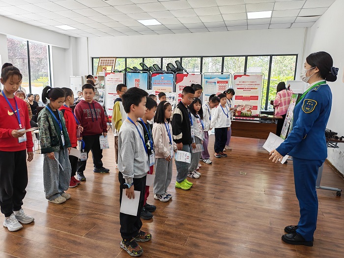 �������Ἴ�ܹ�����������������ȫ��ͯ���С���СС��ȫ����Ա��ְҵ����